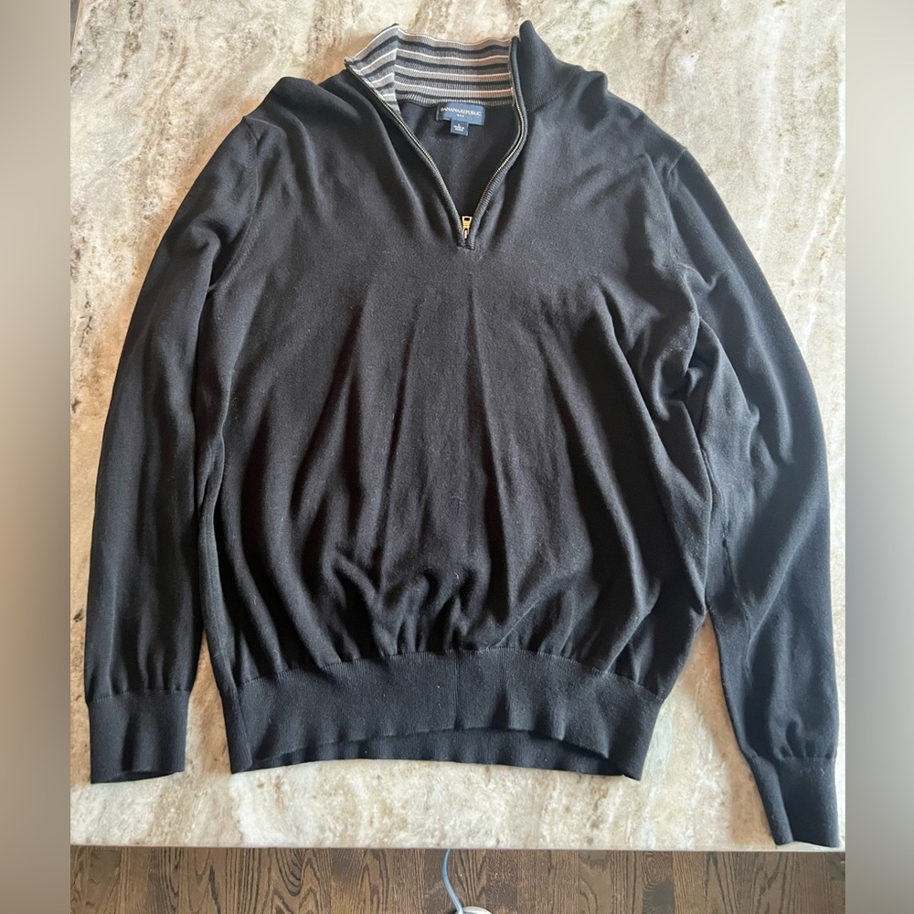 Men’s size L Banana Republic pullover (like new)